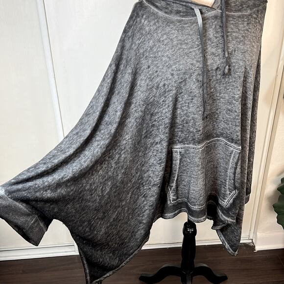 Wild Pearl Cozy Gray Hooded Poncho size Medium - Picture 5 of 9